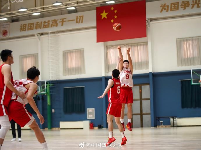  對(duì)抗訓(xùn)練繼續(xù)！中國(guó)男籃最新訓(xùn)練圖集新鮮出爐