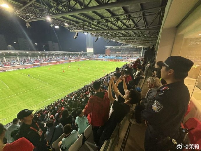 前國足主帥米盧現(xiàn)身球場，觀看U20國足vs卡塔爾U20