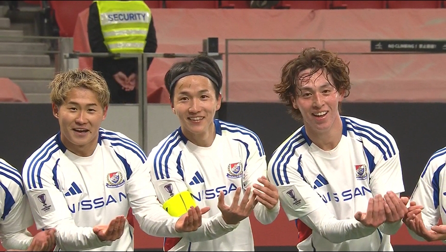  5分鐘連丟2球！天野純搶點破門+和隊友跳搖籃舞慶祝，海港2球落后