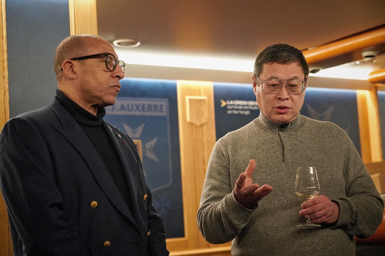  法國足協(xié)主席迪亞洛做客歐塞爾，并與董事會主席周云杰會晤