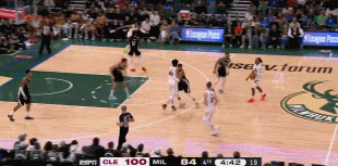  舉火燒天！阿倫順下暴力隔扣大洛 騎士轟出一波13-0打停雄鹿