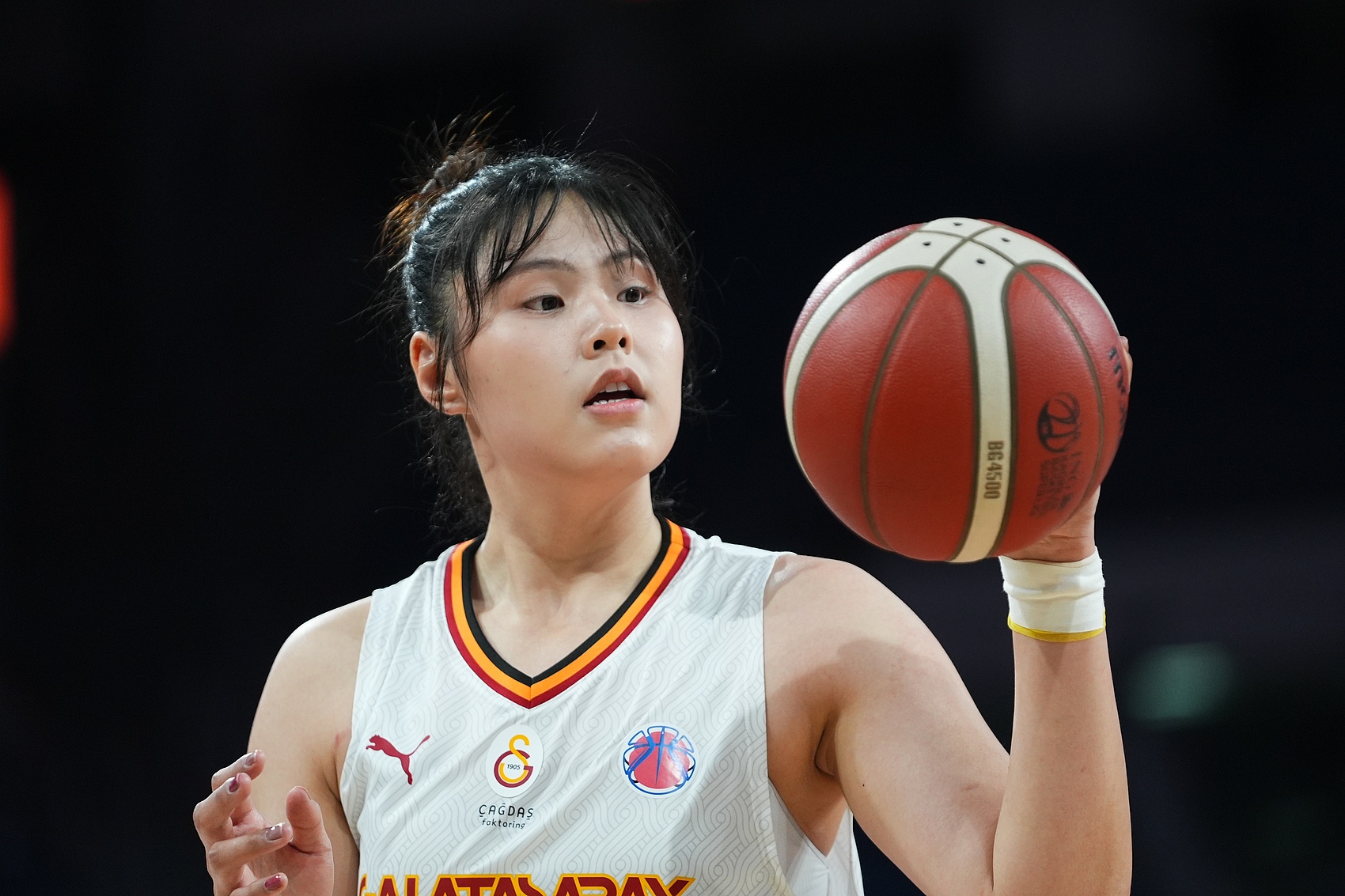  穩(wěn)定高效！李月汝9中6得到18分10板1助2斷1帽 罰球6中6