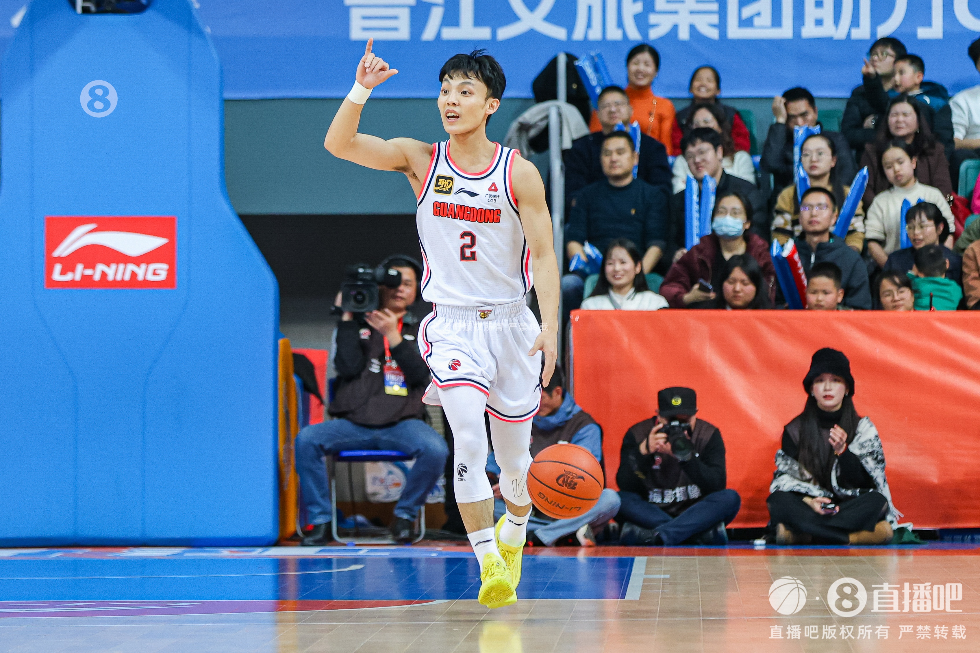  難得打這么短時(shí)間！徐杰32分鐘11中6拿到17分3板7助 正負(fù)值+36