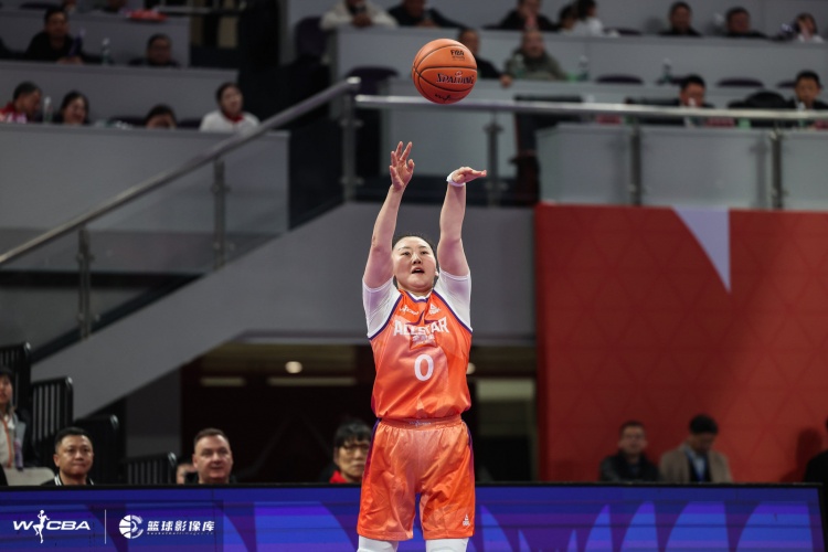  表現(xiàn)可以！武桐桐15分鐘10中6拿到15分3板9助
