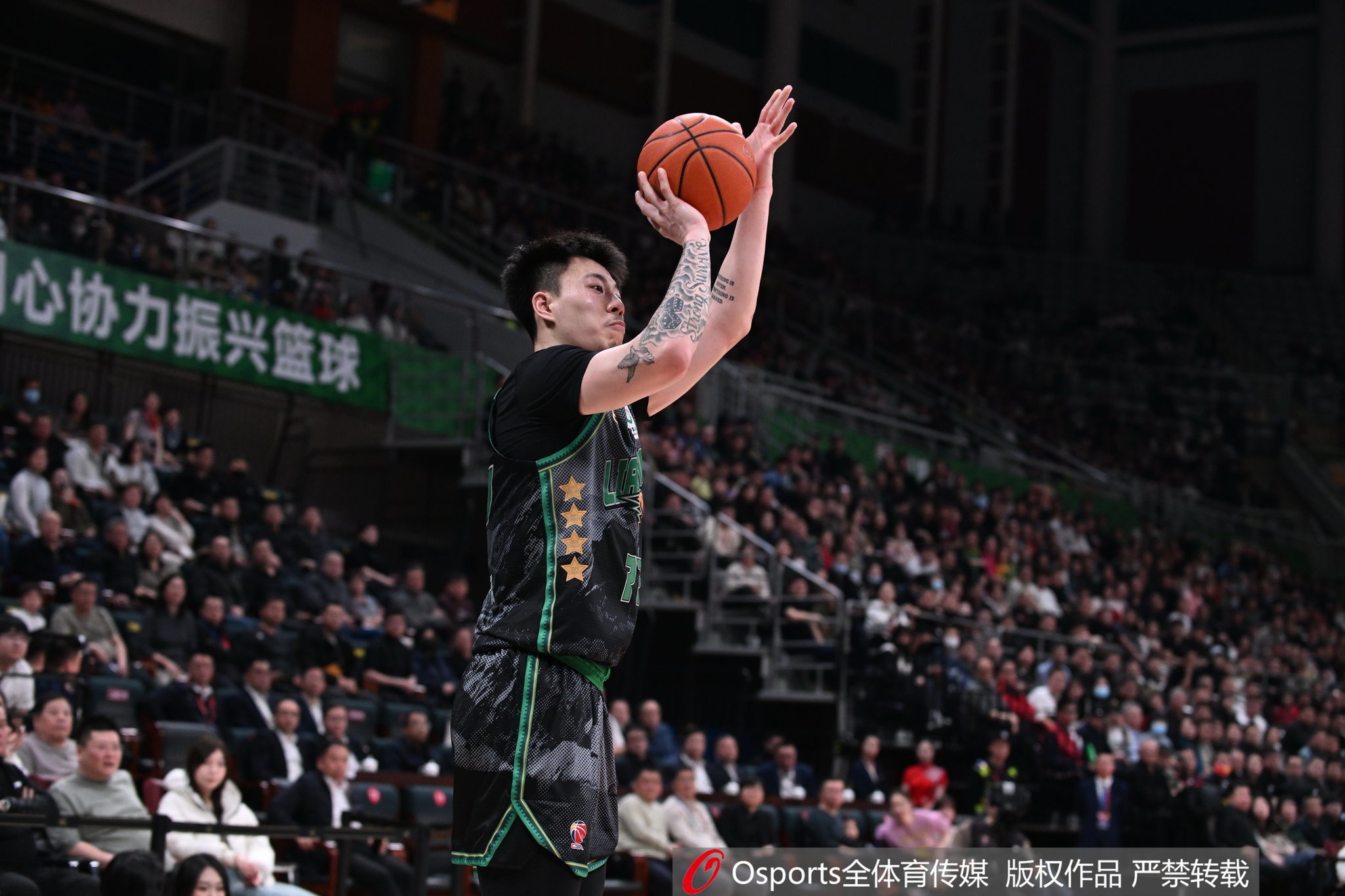  中規(guī)中矩！張鎮(zhèn)麟13中5拿到10分7板4助1斷 6失誤略多